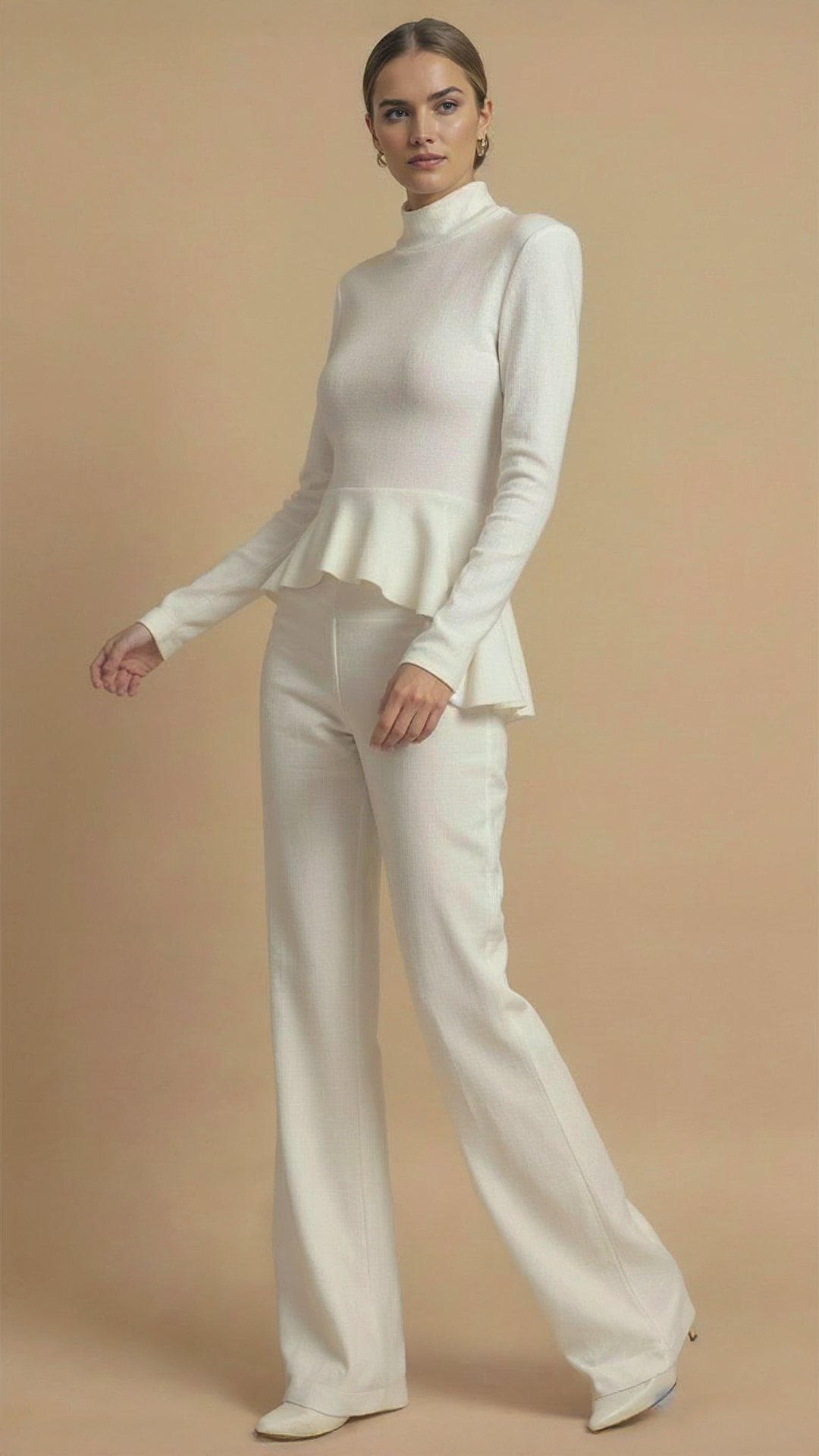 Set din Lână – Pantaloni Evazați și Bluză Asimetrică cu Volănașe "Merino Grace" - IVOIRE