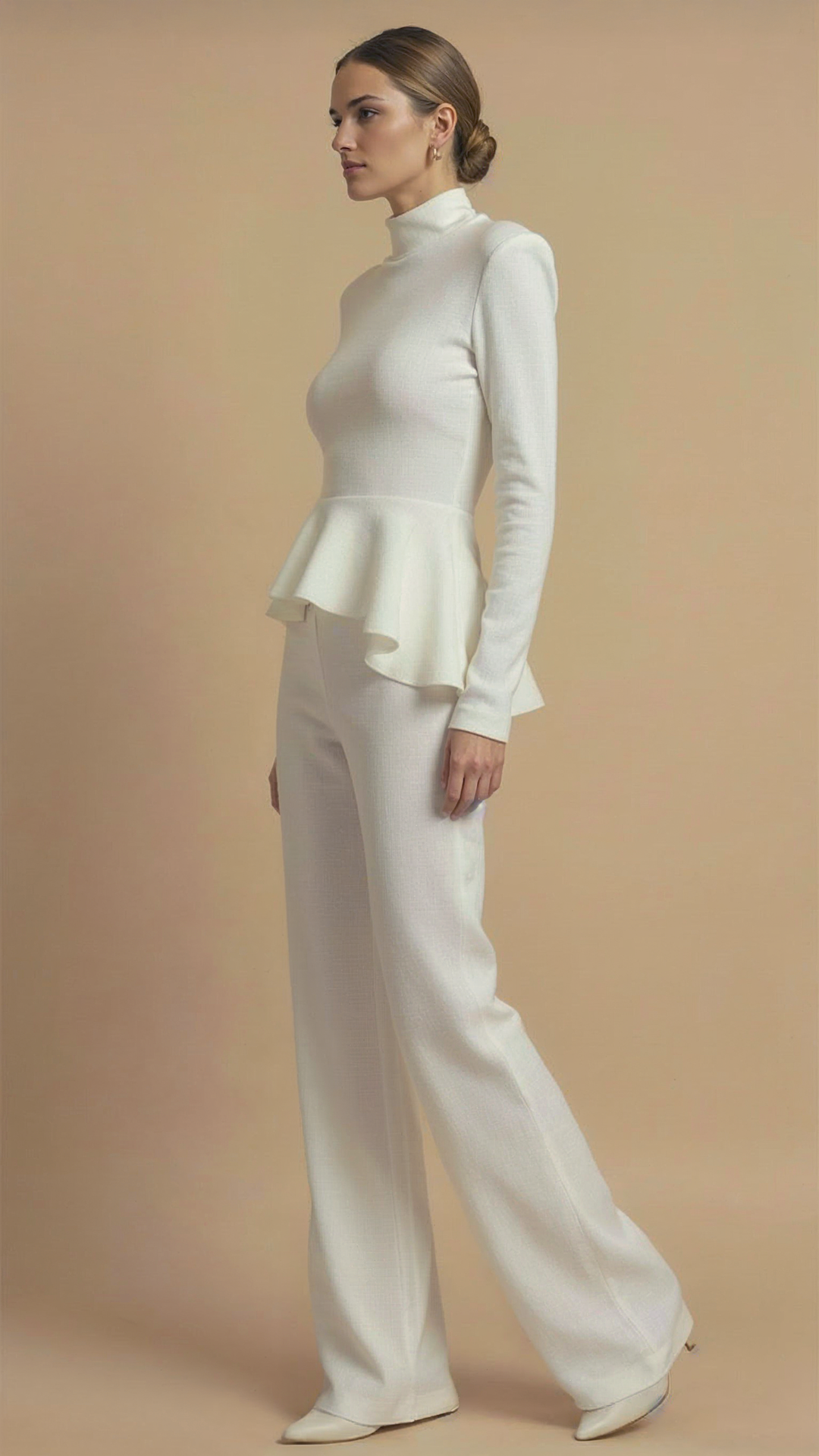 Set din Lână – Pantaloni Evazați și Bluză Asimetrică cu Volănașe "Merino Grace" - IVOIRE
