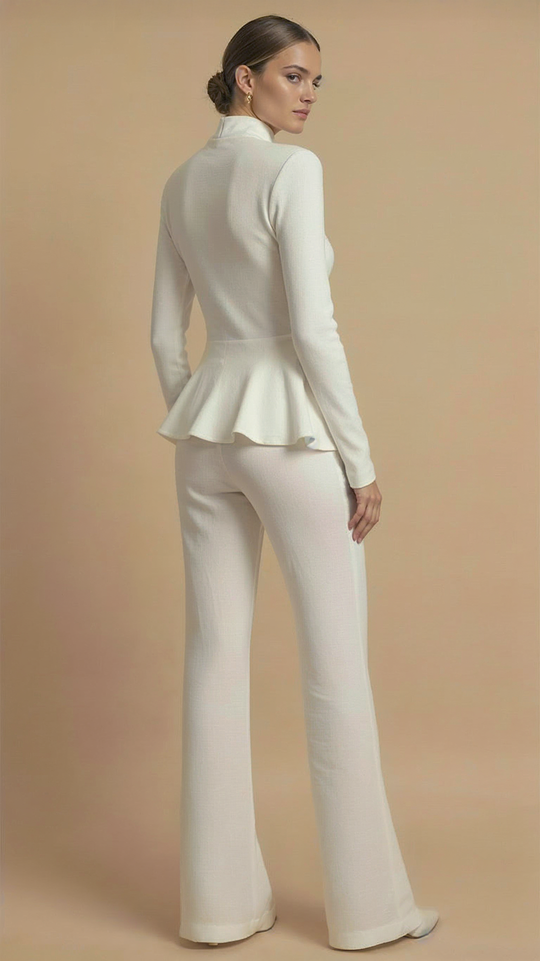 Set din Lână – Pantaloni Evazați și Bluză Asimetrică cu Volănașe "Merino Grace" - IVOIRE