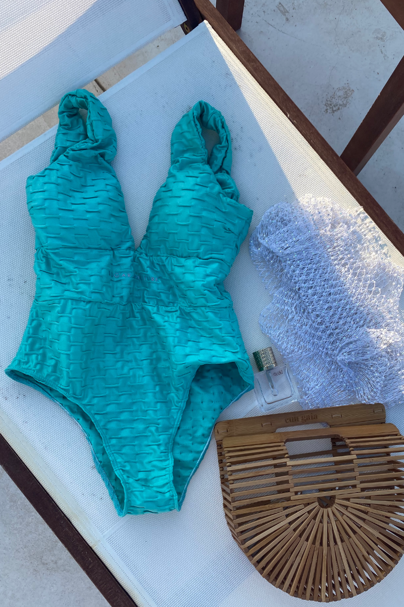 Costum de baie turcoaz platinum tip body intreg cu decolteu rotund si decupaje spate Sugar Couture Made in Brazil