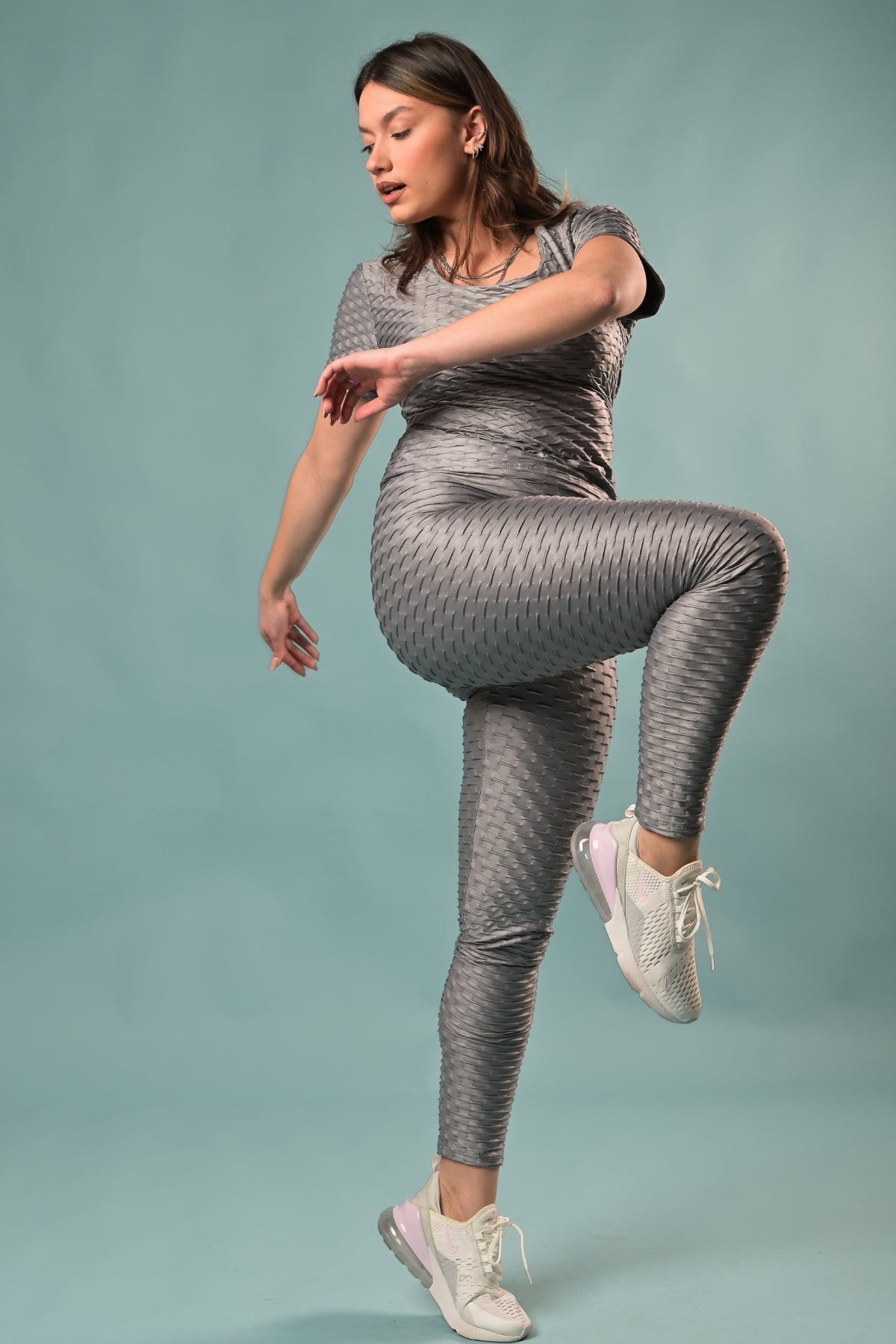Set gri modelator plus size colanti talie inalta si tricou made for curves