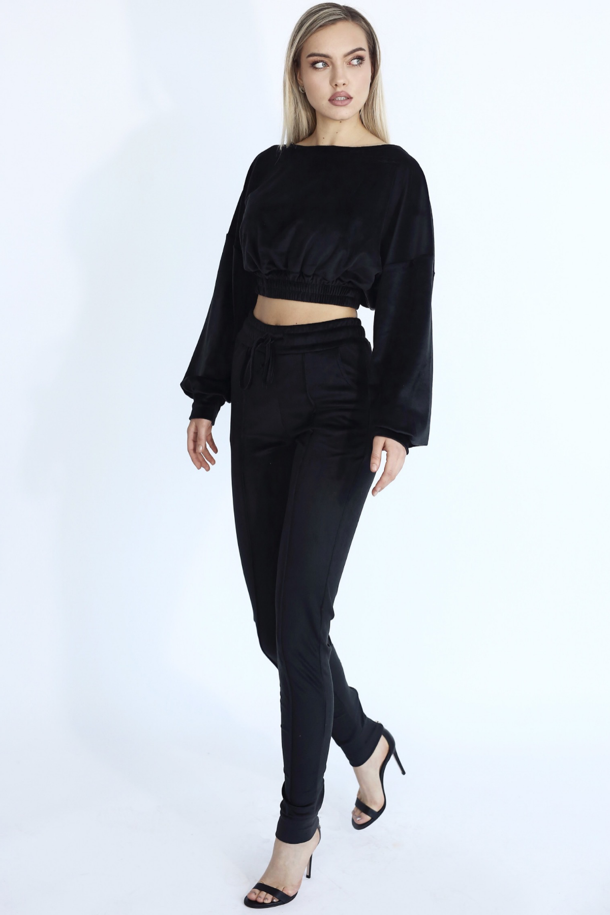 Set negru Adele catifea doua piese top cu umeri evazati și pantaloni Sugar Couture