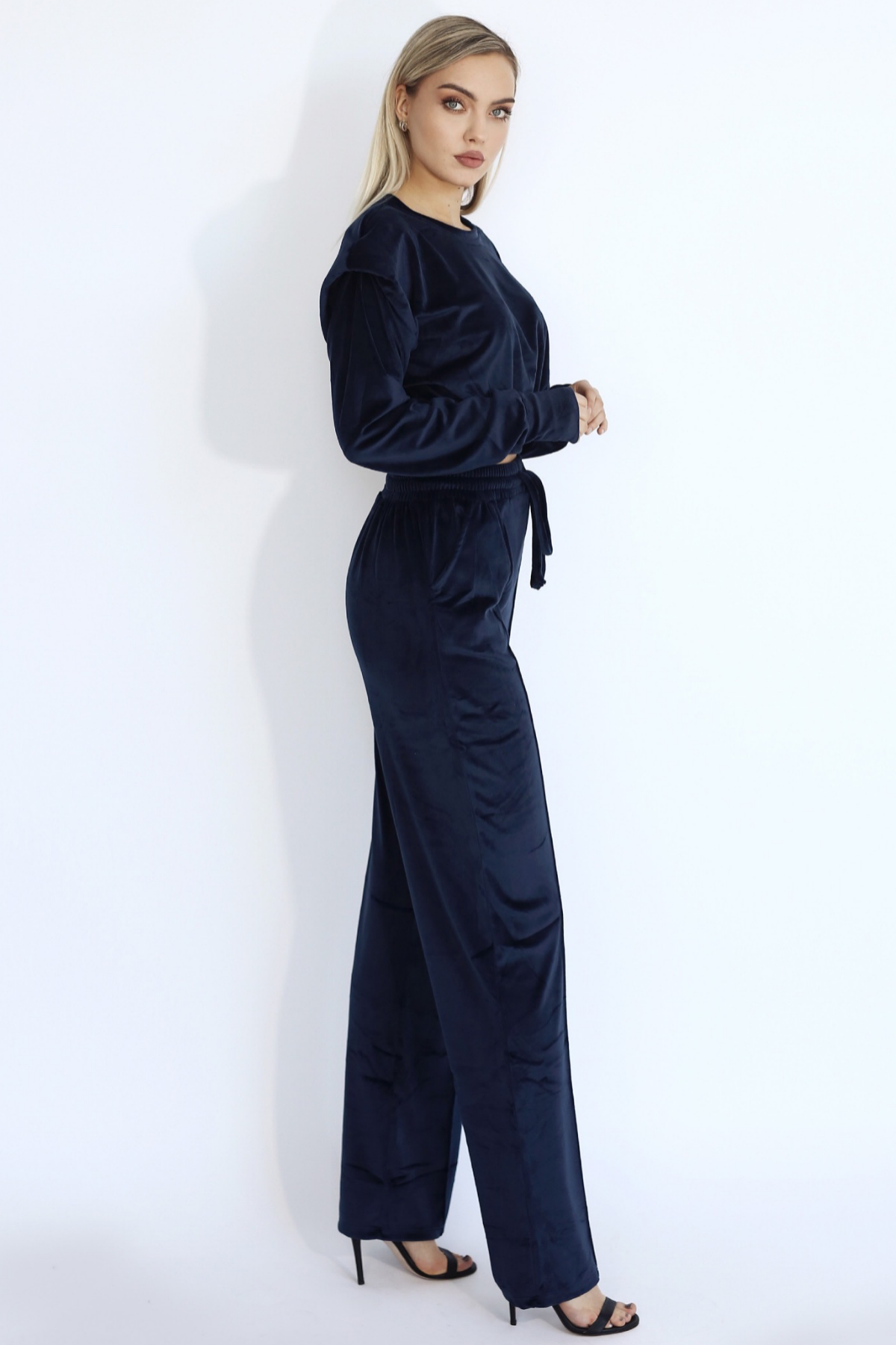 Set blumarin albastru inchis Dasha din catifea top maneca lunga cu pernițe si pantaloni evazati Sugar Couture