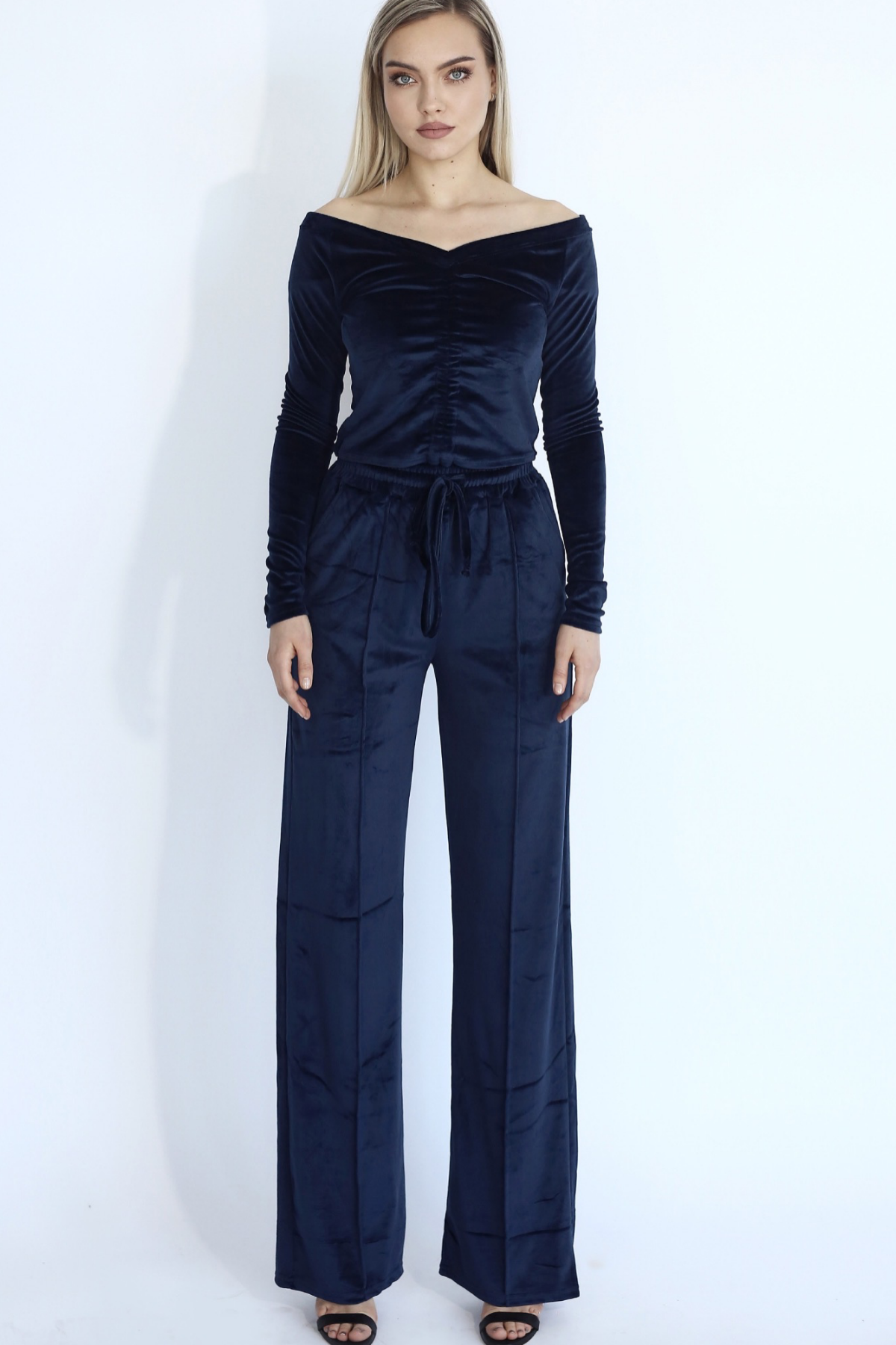 Set blumarine Clarisa catifea doua piese top cu snur si decolteu în V cu pantaloni evazați Sugar Couture