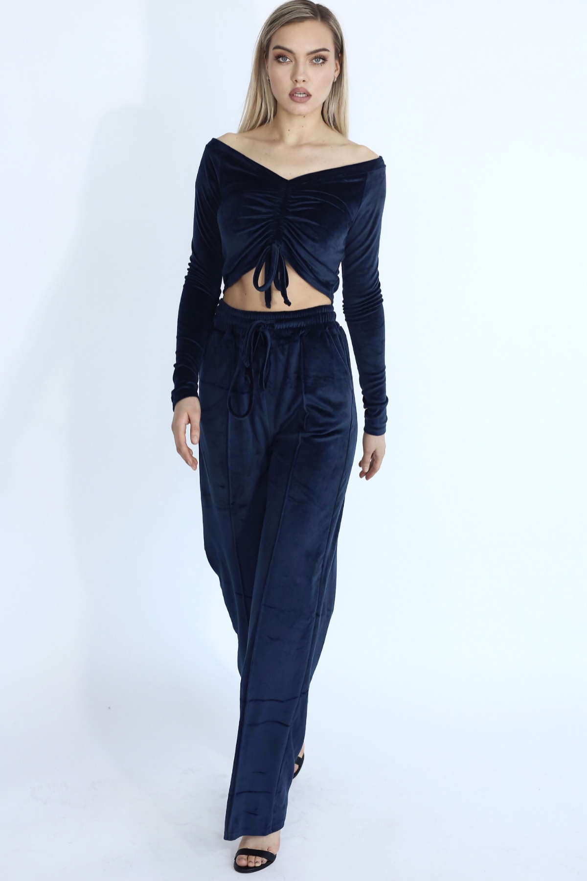 Set blumarine Clarisa catifea doua piese top cu snur si decolteu în V cu pantaloni evazați Sugar Couture