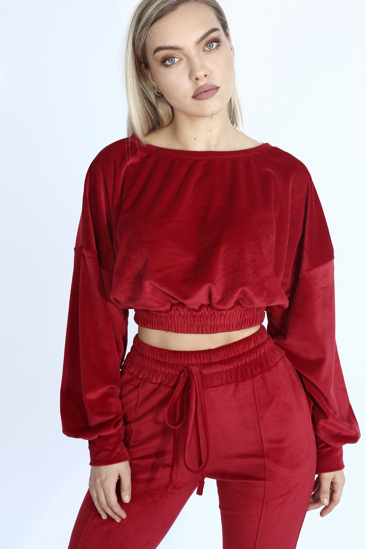 Set rosu Adele catifea doua piese top cu umeri evazati și pantaloni Sugar Couture