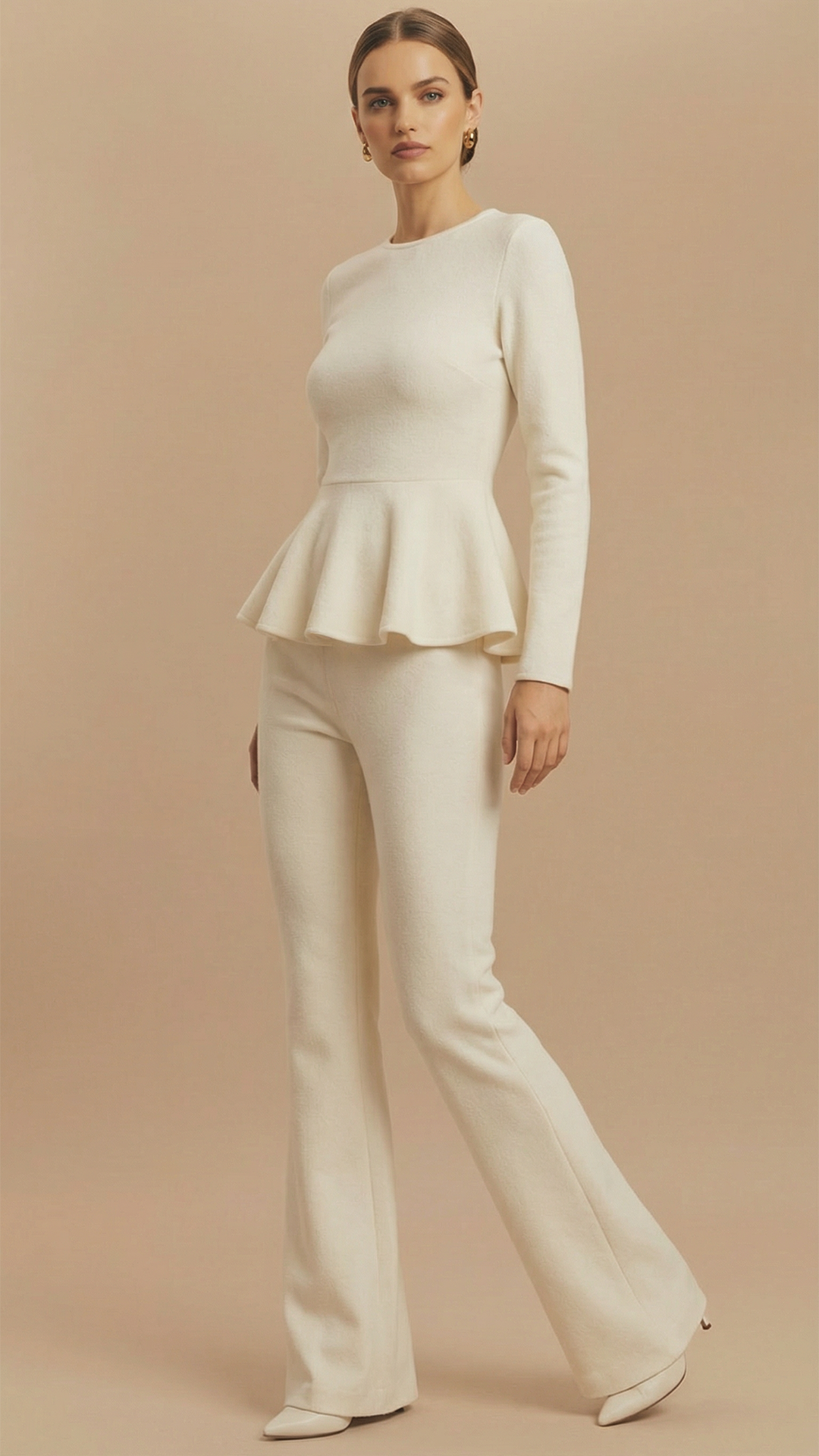 Set din Lână  – Pantaloni Evazați și Bluză Asimetrică cu Volănașe "Merino Grace" - IVOIRE