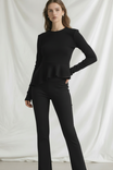 Set din Lână Merino Premium – Pantaloni Evazați și Bluză Asimetrică cu Volănașe "Merino Grace"