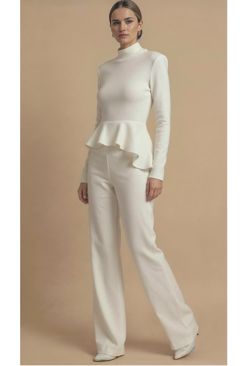 Set din Lână  – Pantaloni Evazați și Bluză Asimetrică cu Volănașe "Merino Grace" - IVOIRE