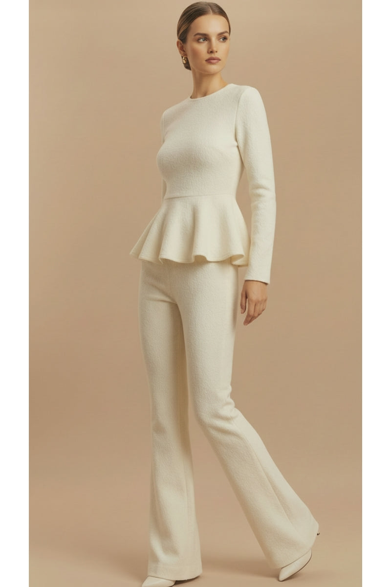 Set din Lână  – Pantaloni Evazați și Bluză Asimetrică cu Volănașe "Merino Grace" - IVOIRE